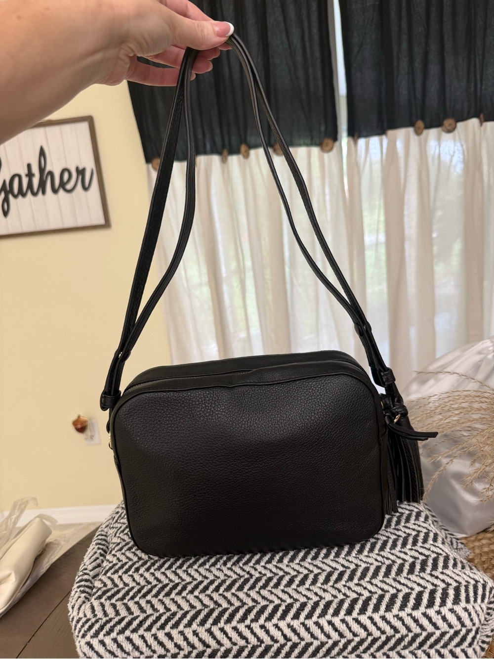 Tory Burch Thea Leather Camera Bag – Black | Adjustable Crossbody & Shoulder Bag - Picture 2 of 10